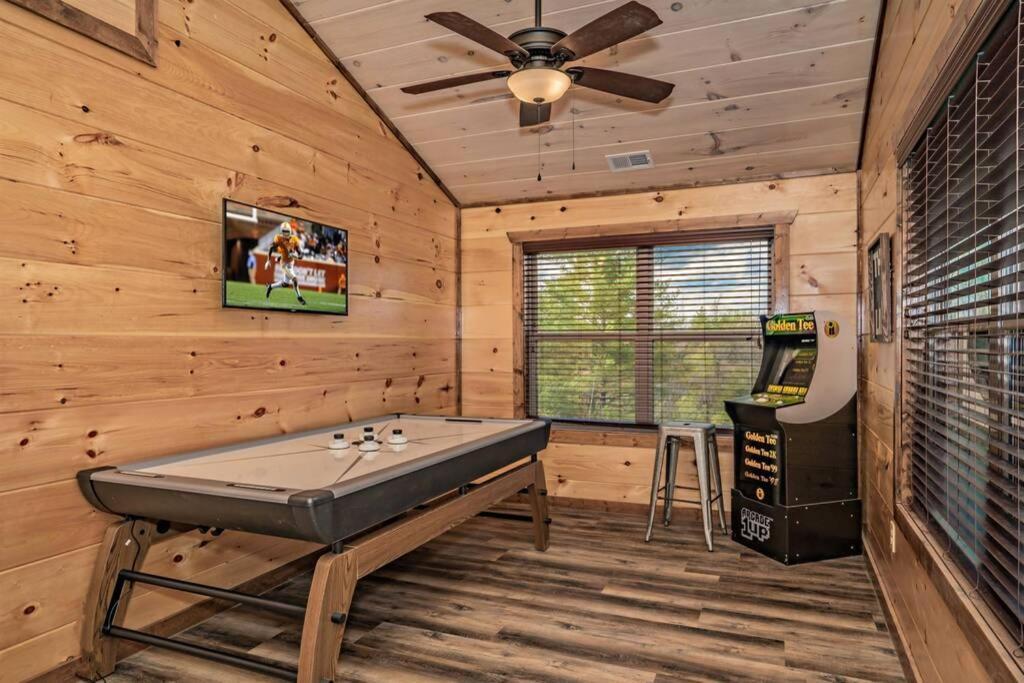 Shelter Me - 5 Miles To Dollywood , Hot Tub, Wi-Fi, Game Room Pigeon Forge Exterior photo